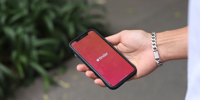 Tinder removes social media handles from public profiles with new community guidelines