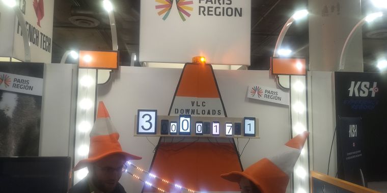 VLC has surpassed 3 billion total downloads, adding AirPlay support