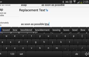 Text expander keyboard in landscape mode, the blue button offers a complete phrase to insert