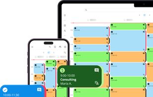 Display of a booking application: on the right, a laptop screen shows a calendar with selected dates, availability indicators, and booking details; on the left, the mobile app adapts the same booking flow with quick actions and a confirmation button for a streamlined experience.
