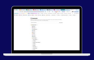 The bookmarks manager, with every bookmark carrying its site color and folders in any of the 9 colors.