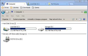 Clover in action on Windows 7 Classic Theme looks neat too. In the screenshot we're seeing also it's bookmarks bar.