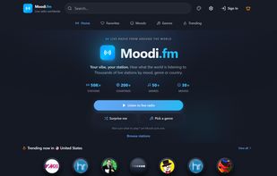 Home screen in dark mode: live radio from 200+ countries, trending stations per country.