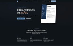 Landing page showing the free resume builder with dark mode interface.
