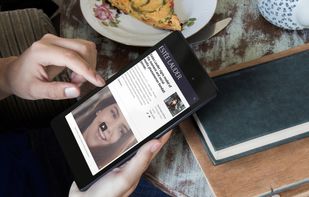 Social media news release by Estée Lauder