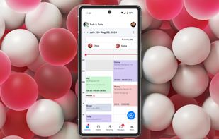 The Tuft groomer app shows your full week at a glance. Each appointment shows the pet's name, breed, size, and service — so you know exactly what's coming up without digging through notes. Multi-groomer salons see each staff member's column side by side. Available on iOS and Android.