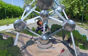 360° Panorama in the Background, 3D Map Model in the Center