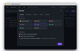 General settings: eight accent colours, and notifications when a download completes or fails.