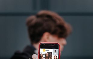 Social network ZINGR. Meet next door people, chat with neighbours, share your content and local news